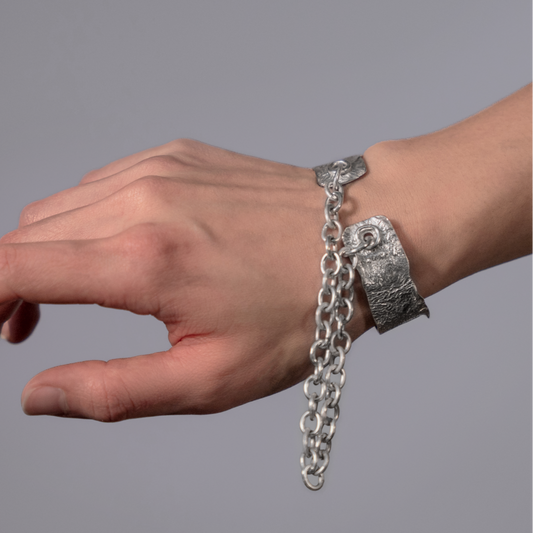 Mora Cuff